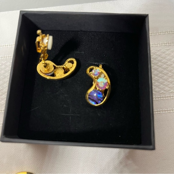 Vintage Butler necklace & clip on earrings. Gold tone. purple & blue. Gorgeous! - Picture 5 of 13